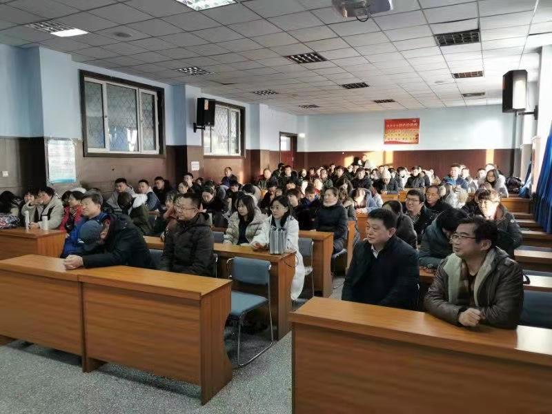 友情與愛在日常生活中的溫馨趣事，最新英語新聞報(bào)道
