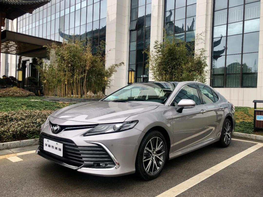 凱美瑞最新款，引領(lǐng)潮流的轎車新標(biāo)桿亮相！